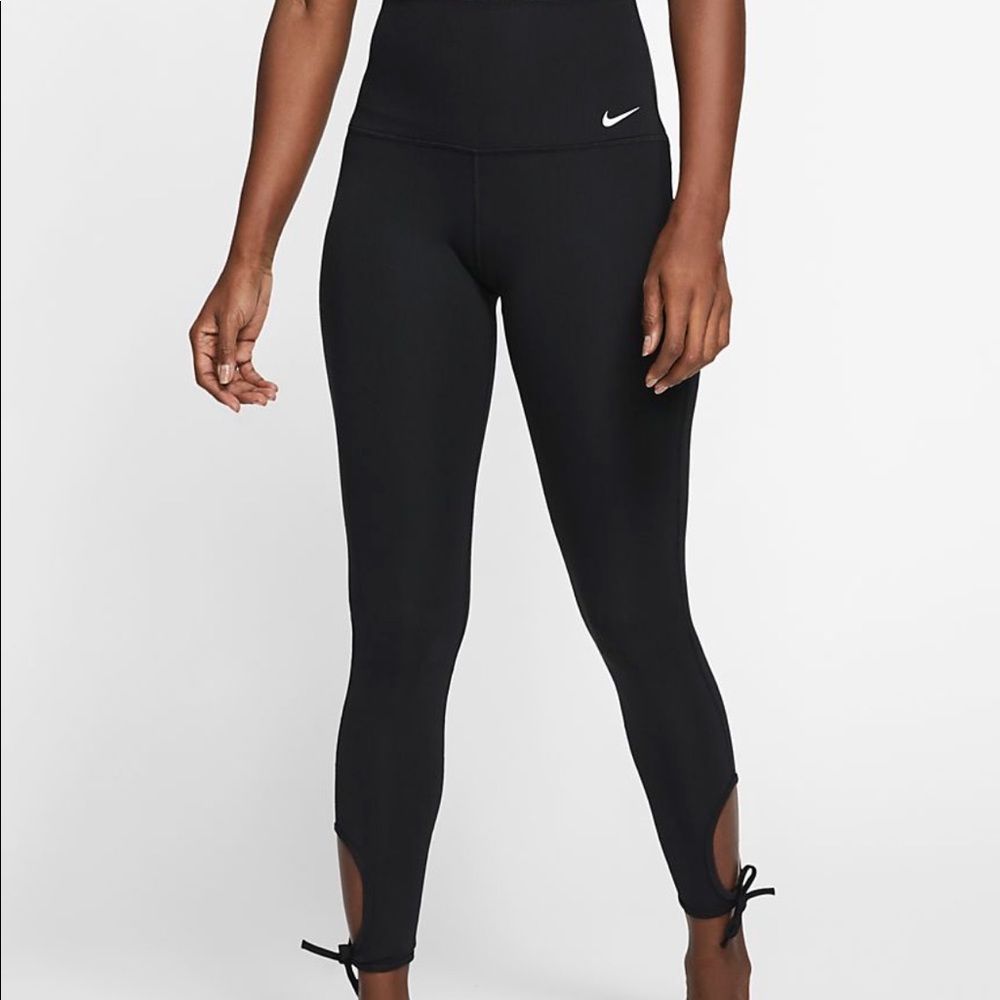 BRAND NEW NIKE LEGGINGS